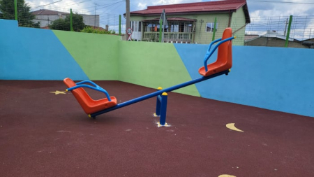Balansoar loc de joaca pentru copii cu dizabilitati - 45EG [1]