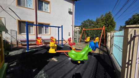 Loc de joaca exterior Scoala Nr. 2 Fundeni, DOBROIESTI [7]