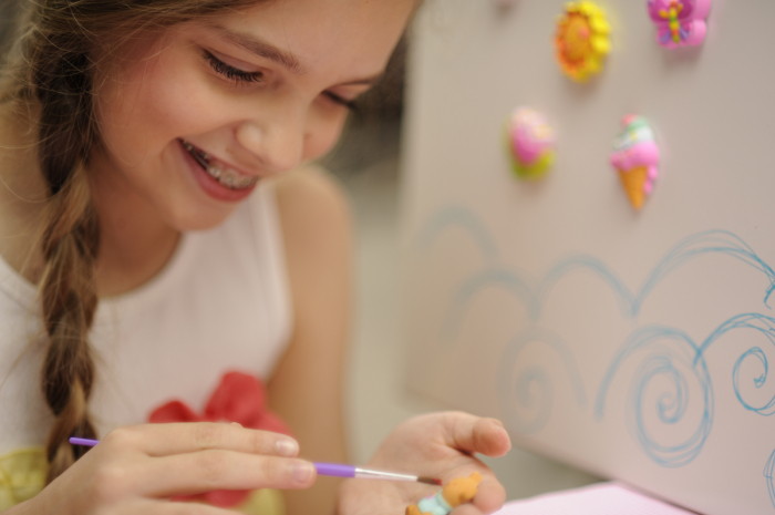 Atelier creativ Modeleaza si picteaza - Magneti pentru frigider [4]