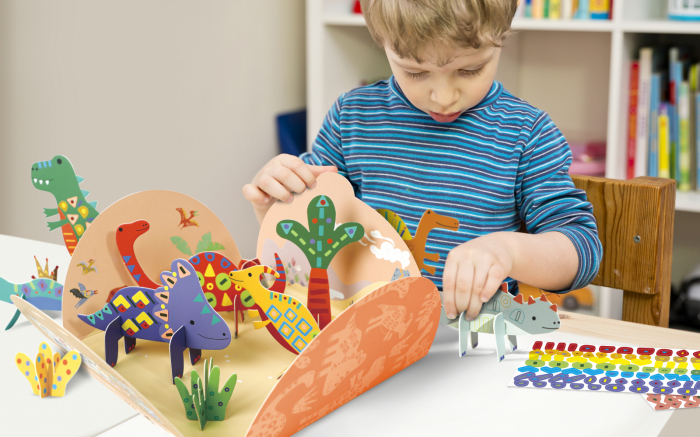 Joc creativ Stick'N'Play cu scene 3D si stickere repozitionabile - Lumea Dinozaurilor [2]