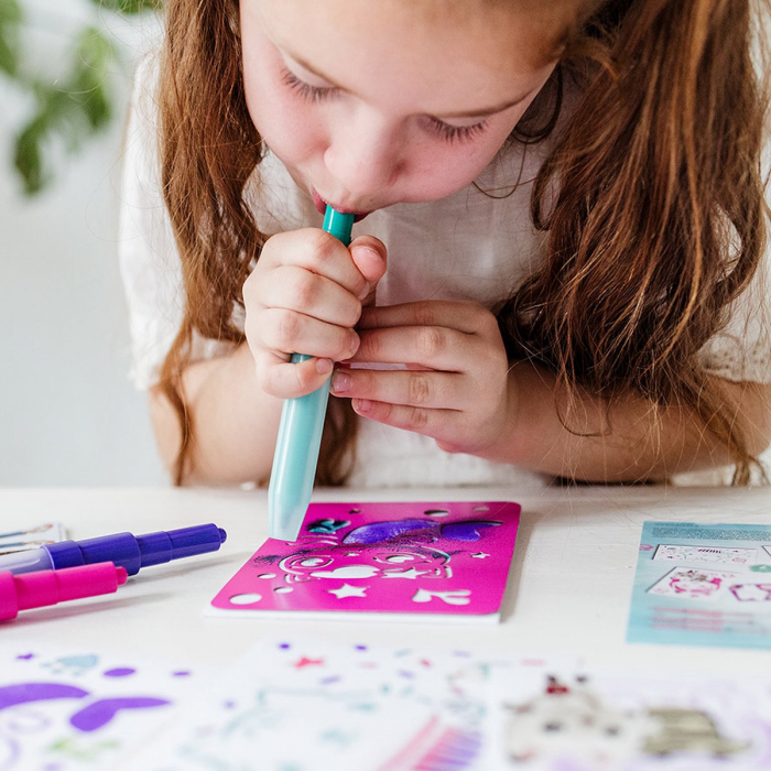 Set creativ 2 in 1, Bratari cu sclipici si carioci spray, Gabby's Dollhouse [4]