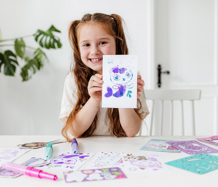 Set creativ 3 in 1, Bratari cu pandantive, carioci spray si diamont painting, Gabby's Dollhouse [18]