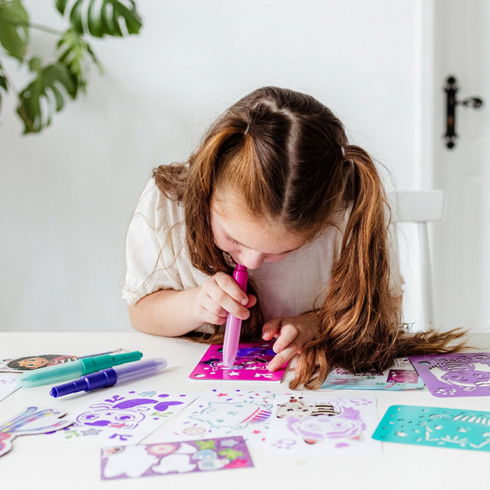 Set creativ 3 in 1, Bratari cu pandantive, carioci spray si diamont painting, Gabby's Dollhouse [9]
