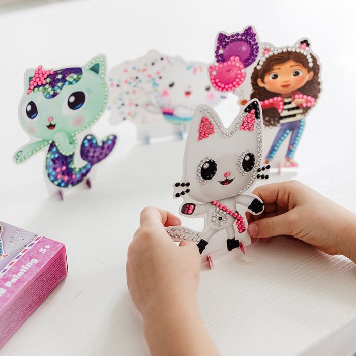 Set creativ 3 in 1, Bratari cu pandantive, carioci spray si diamont painting, Gabby's Dollhouse [7]