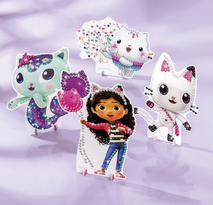 Set creativ 3 in 1, Bratari cu pandantive, carioci spray si diamont painting, Gabby's Dollhouse [17]