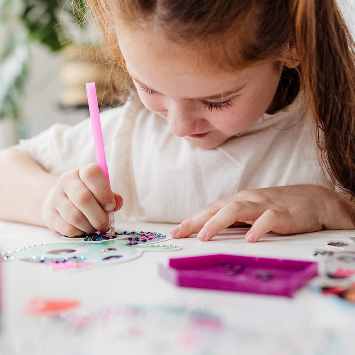 Set creativ 3 in 1, Bratari cu pandantive, carioci spray si diamont painting, Gabby's Dollhouse [8]