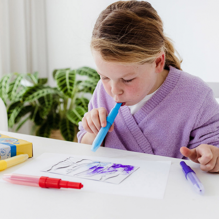 Set creativ de desenat cu sabloane si carioci spray [6]