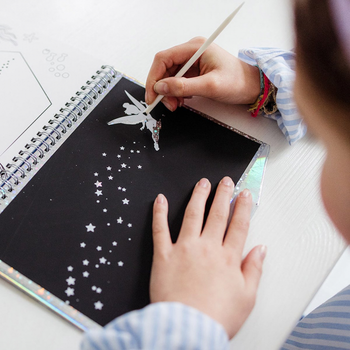 Set creativ de razuit si colorat Editie Aniversara Disney 100 de ani [7]