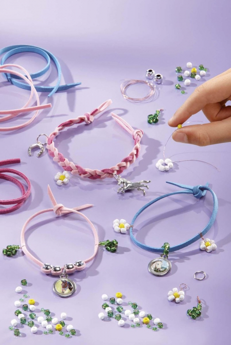 Set creativ DIY Bratari cu pandantive cai [6]