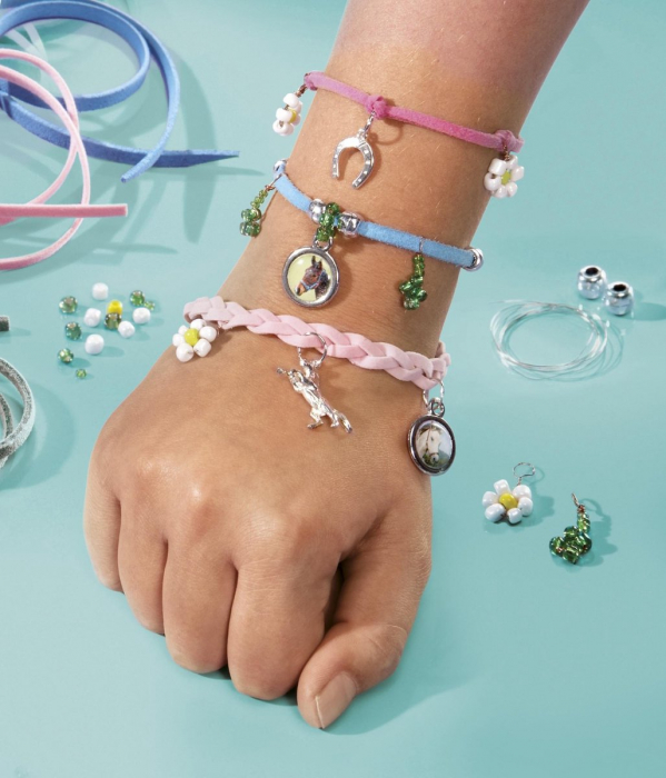 Set creativ DIY Bratari cu pandantive cai [9]