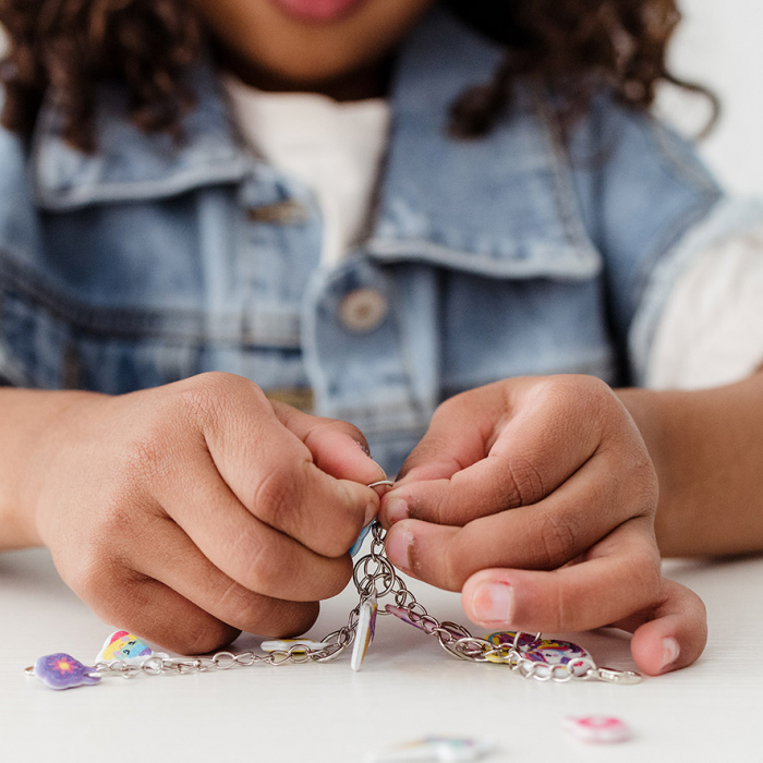 Set creativ DIY Bratari cu pandantive moi [9]