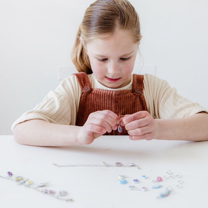 Set creativ DIY Bratari cu pandantive moi [7]