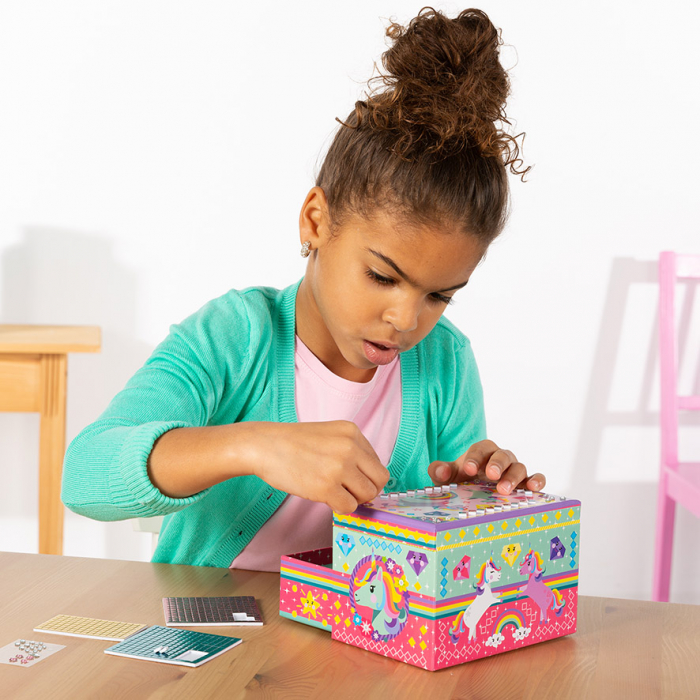 Set creativ DIY Decoreaza propria cutie de bijuterii cu unicorni [6]