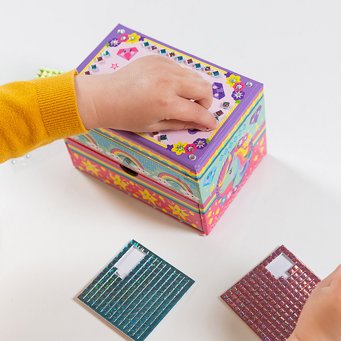 Set creativ DIY Decoreaza propria cutie de bijuterii cu unicorni [8]
