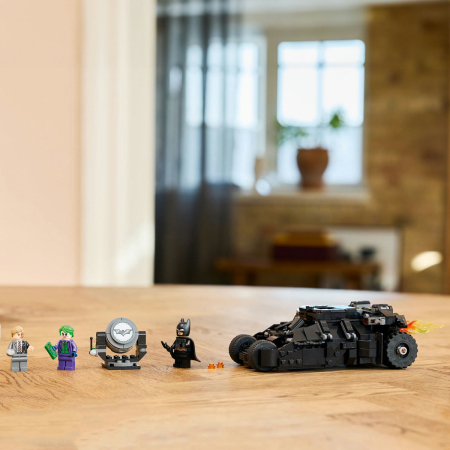 Batman™ Tumbler vs. Two-Face™ si Joker™ [5]