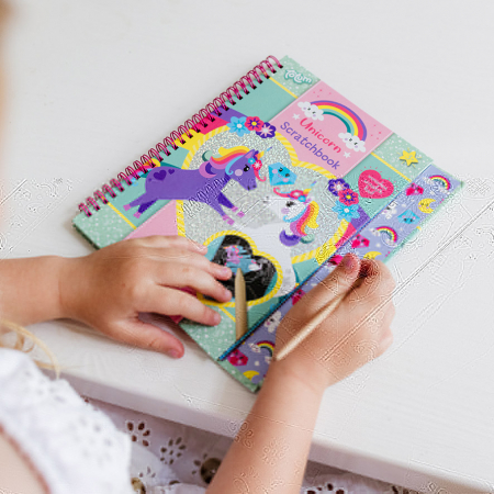 Set creativ de razuit si colorat cu unicorni [4]