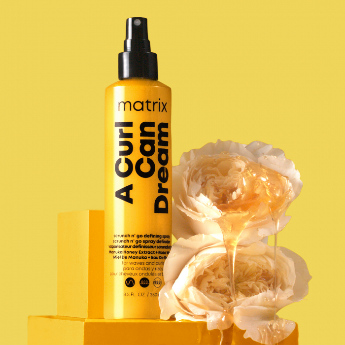Spray leave-in Matrix A Curl Can Dream Scrunch N' Go cu textura lejera pentru parul ondulat, cu extract de miere de manuka si apa de trandafiri, 250ml [6]