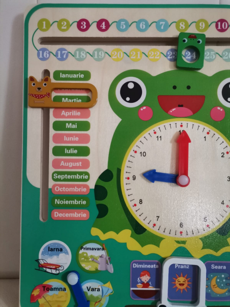 Calendar si ceas din lemn Broscuta in limba romana [2]