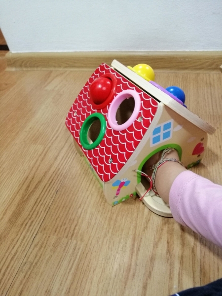 Casuta din lemn multifunctionala cu bile si ceas "BALL HOUSE" [12]