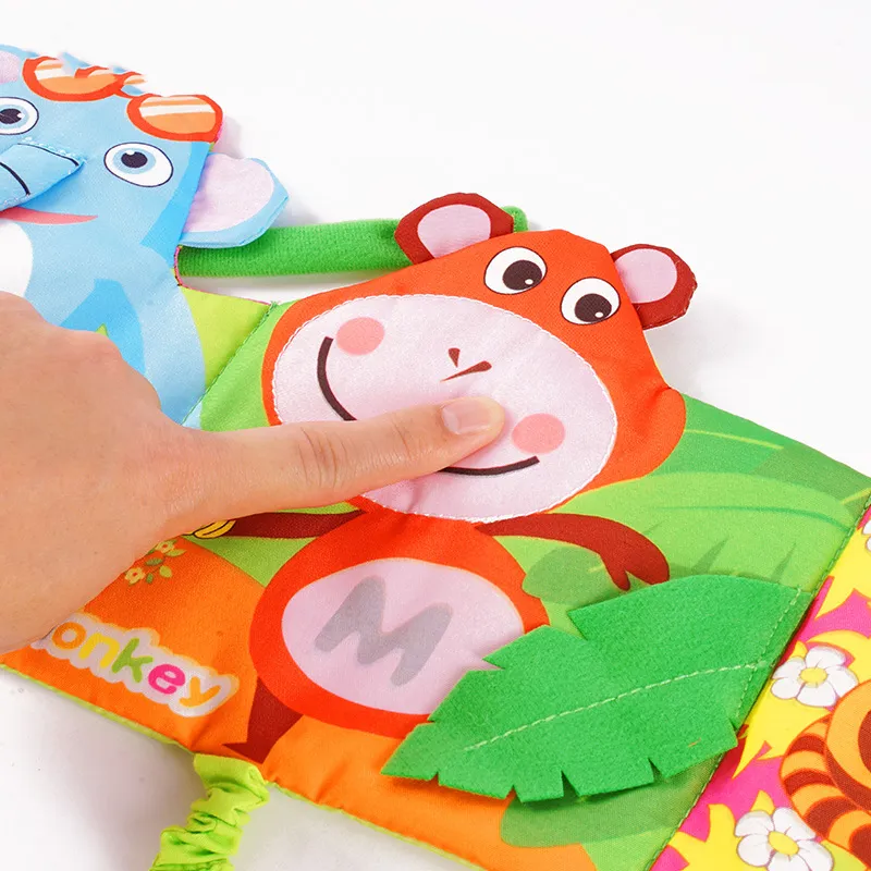 Jucarie senzoriala bebe pentru patut tip carte de activitati cu animalute [5]
