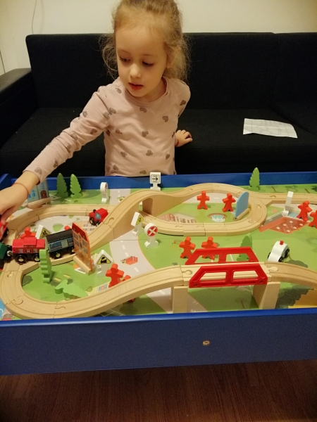 Masuta din Lemn Oraselul cu Tren si Accesorii [4]