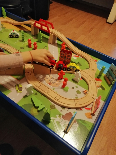 Masuta din Lemn Oraselul cu Tren si Accesorii [2]
