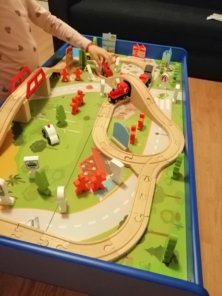 Masuta din Lemn Oraselul cu Tren si Accesorii [7]