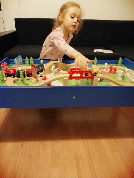 Masuta din Lemn Oraselul cu Tren si Accesorii [10]