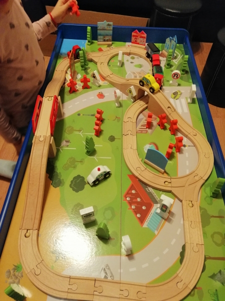 Masuta din Lemn Oraselul cu Tren si Accesorii [8]