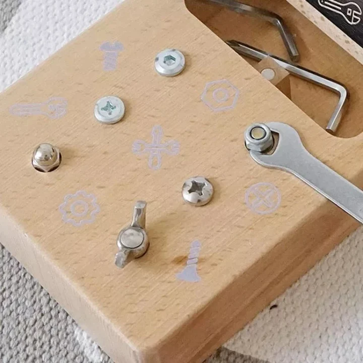 Placa Lemn Activitatii Suruburi Busy Board Montessori Nunukids [6]