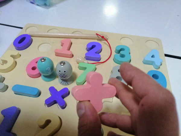 Puzzle din Lemn 3D Cifre si Joc de Pescuit  3D [5]