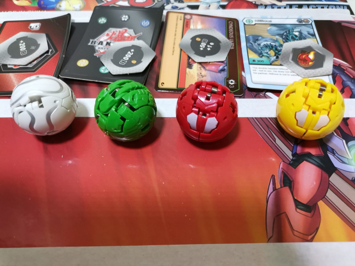 Set 4 bile Bakugan Battle Planet [2]