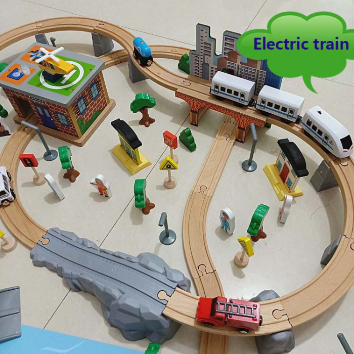 Set Mare Circuit de Tren din lemn cu poduri si Tren electric [2]