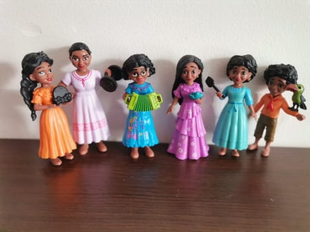 Jucarii Copii - Set 6 Figurine Personaje Encanto Mirabel