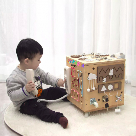 Cub activitatii Educative Montessori Busy Board cu roti [1]