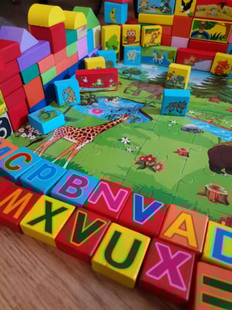 Cuburi din lemn de construit 200 piese cu Litere si animale [4]