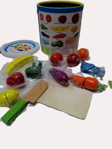 Galetusa cu fructe si legume din lemn de feliat 12 piese [1]