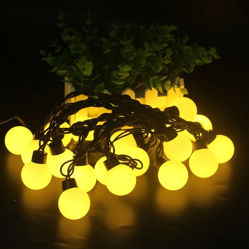 Instalatii Luminoase Craciun - Instalatie cu 20 Led-uri, pila cu 50cm, 5m Lungime, Interconectabila lumina calda