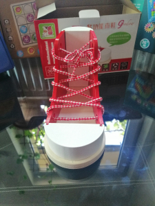 Joc Educational din Lemn  Invatam sa Legam Siretul Sneaker [10]