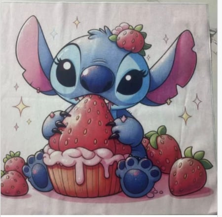 Camera copilului - Perna Decorativa din Plus Stitch cu Capsuni – 42x42 cm
