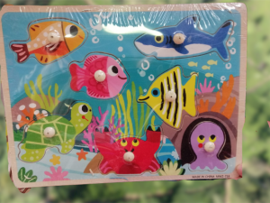 Jucarii din lemn si Montessori - Puzzle Lemn cu Maner Dinozauri  - Animale - Pesti
