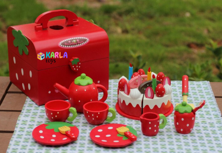 Bucatarii  de Jucarie(3 Ani+) - Set din lemn Cutia de picnic Capsuni Ceai si Tort