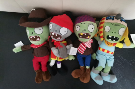 Jucarii din Plus - Mascote din Plus(3 ani +) - Set Jucarie plus Plants vs Zombies 4 bucati