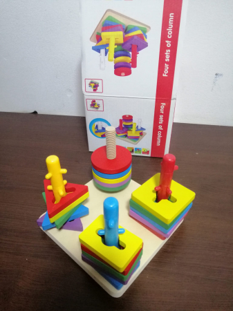 Jucarii din lemn si Montessori - Sortator cu 4 Coloane Forme Geometrice din Lemn