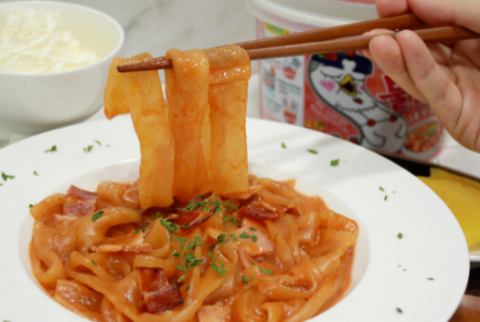 Ramen Cupa Pui Picant Rose 169.4g [1]