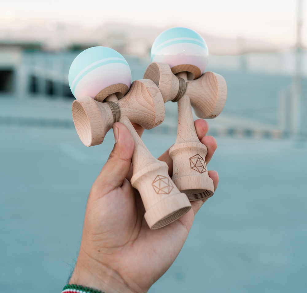 Kendama: jucăria care îmbină distracția cu dezvoltarea copiilor Kendama: jucăria care îmbină distracția cu dezvoltarea copiilor