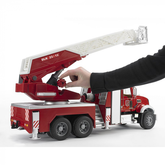 Bruder - Camion De Pompieri Mack Granite Cu Scara, Pompa De Apa Si Sirena [4]