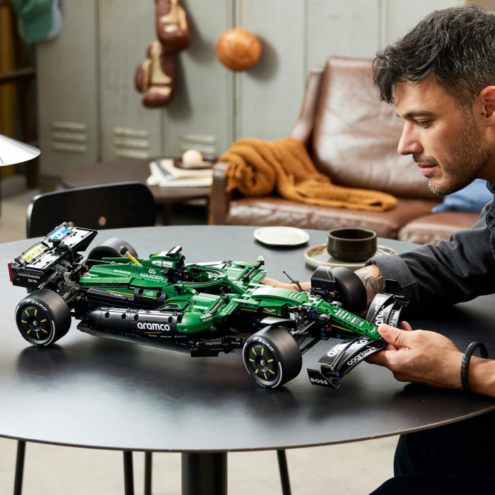 Mașina F1® Aston Martin Aramco AMR25 [4]