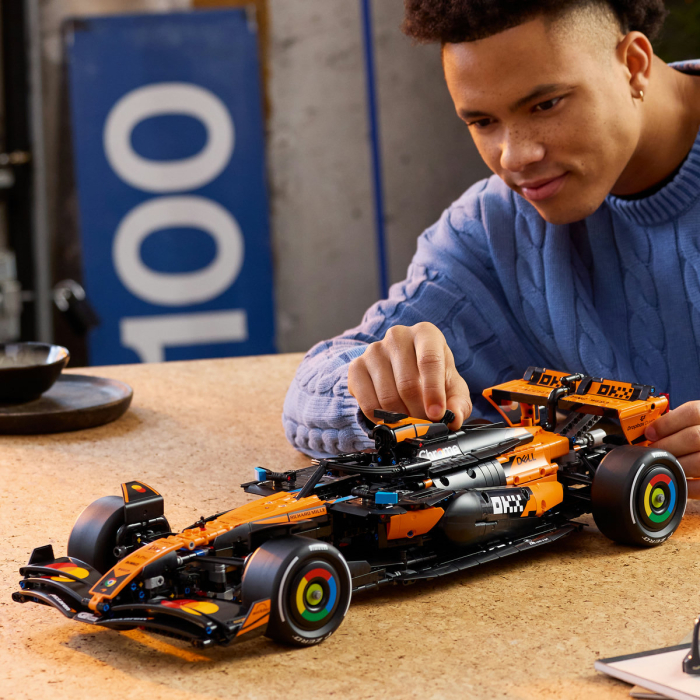 Mașina F1 McLaren MCL39 [4]