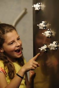 Masinuta antigravitationala Zero-gravity Fridge Rover, KidzLabs [4]